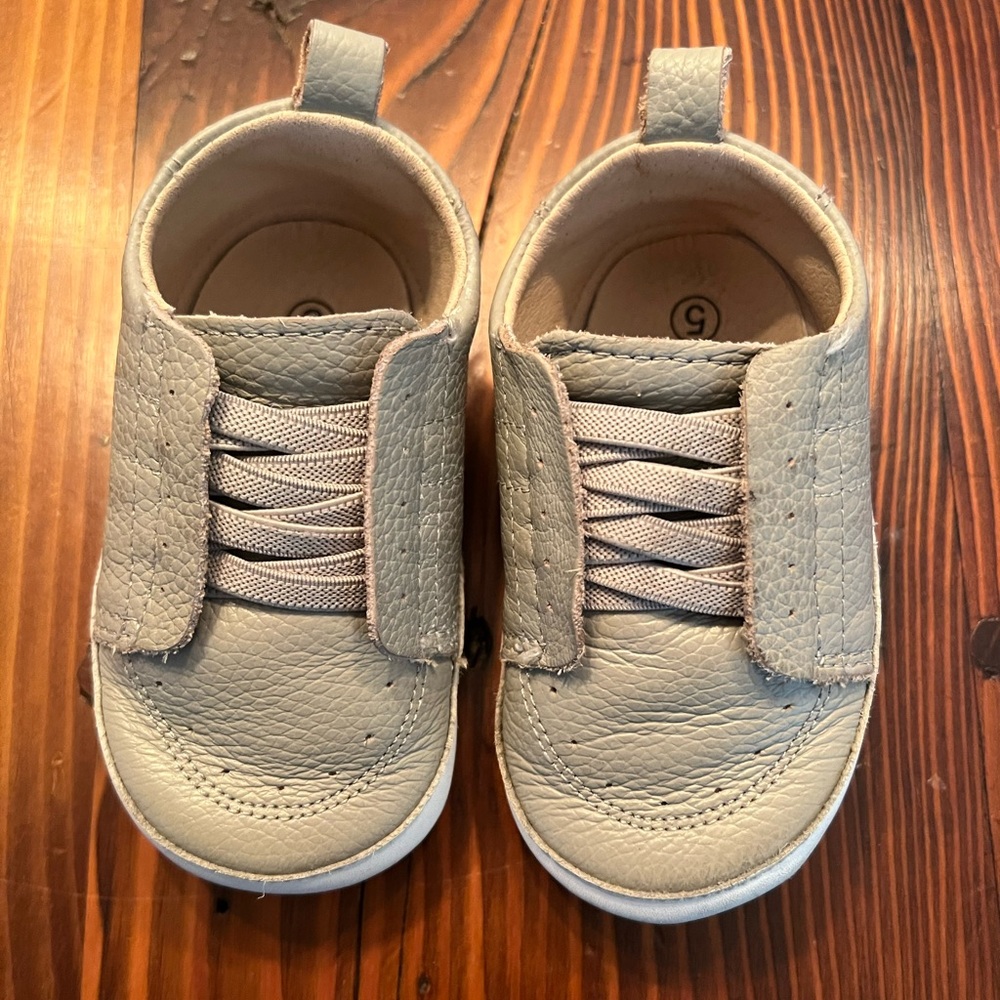 Little Love Bug, Grey Carter, size 5